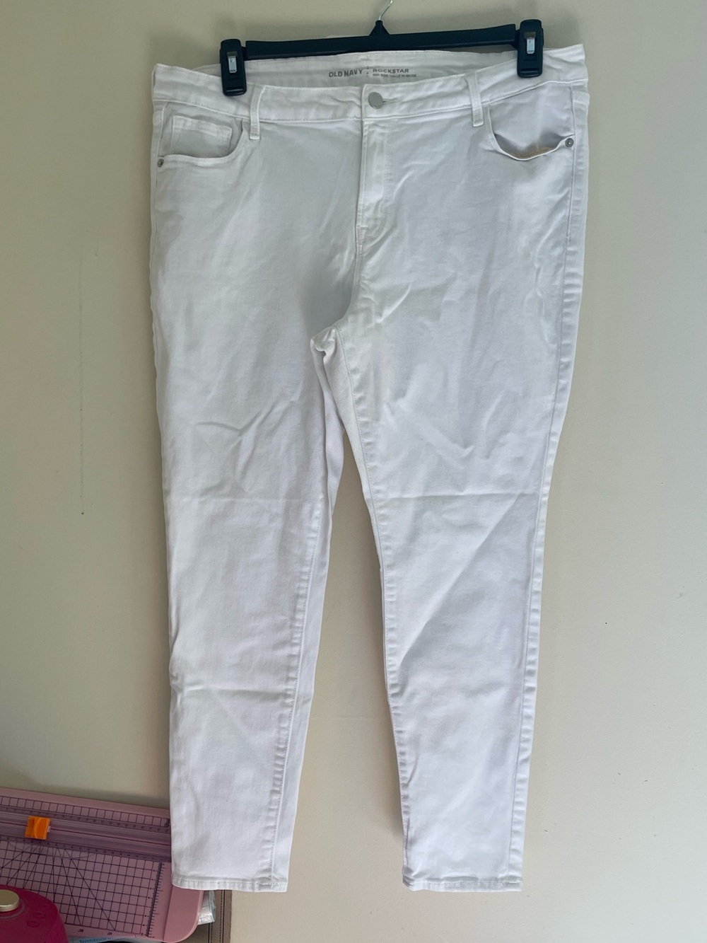 Old Navy Women's White Skinny Jeans - Stretch Mid-Rise